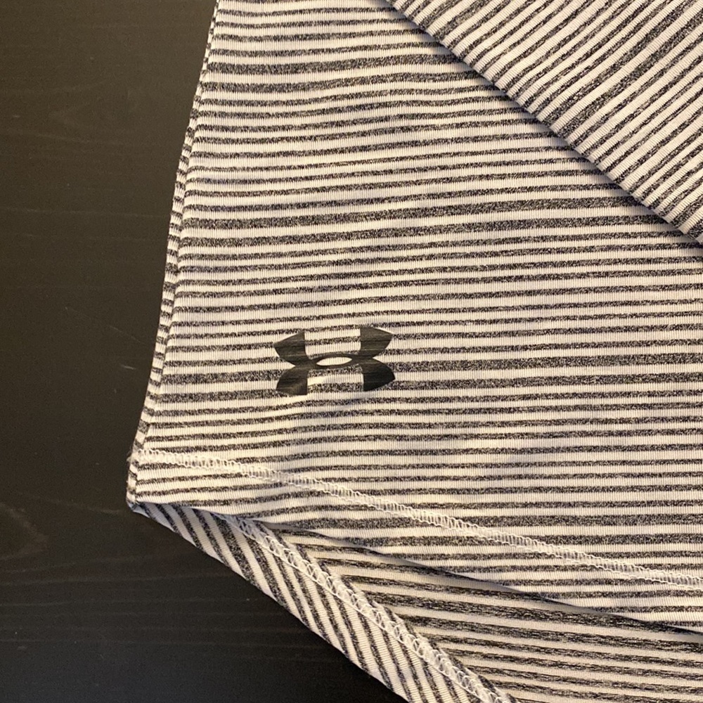 Under Armour WC long sleeve pullover EUC - Picture 4 of 6